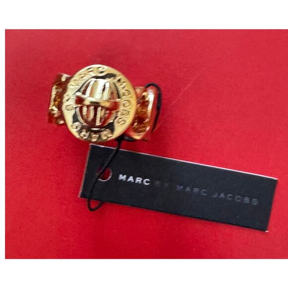 MARC BY MARC JACOBS Gold Katie Turnlock Ring Size S/M - Picture 4 of 6